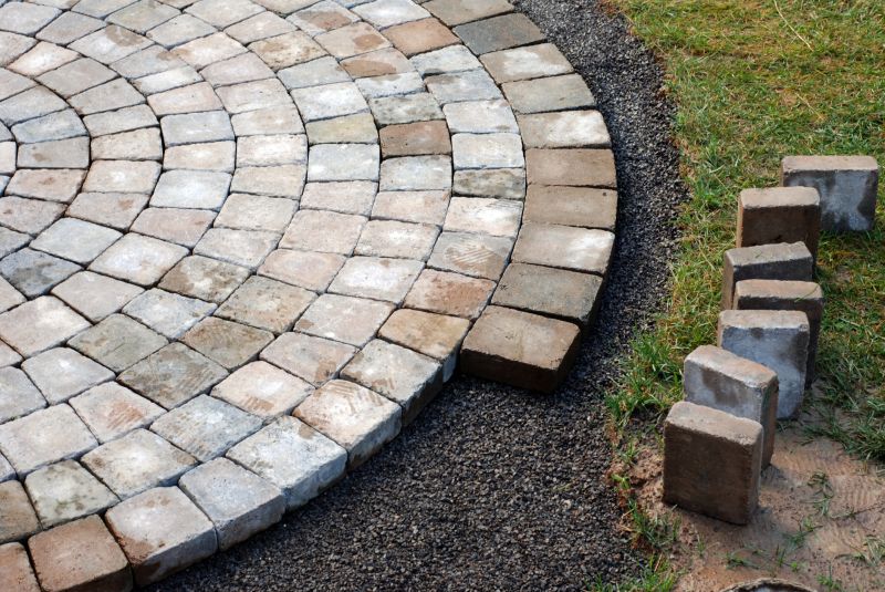 Multi-tone paver pattern
